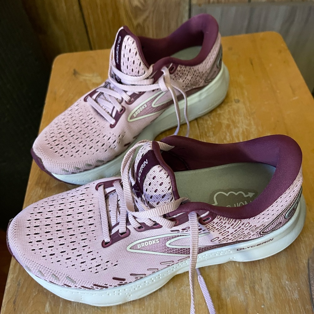Women’s Brooks Glycerin 20 size 8 medium